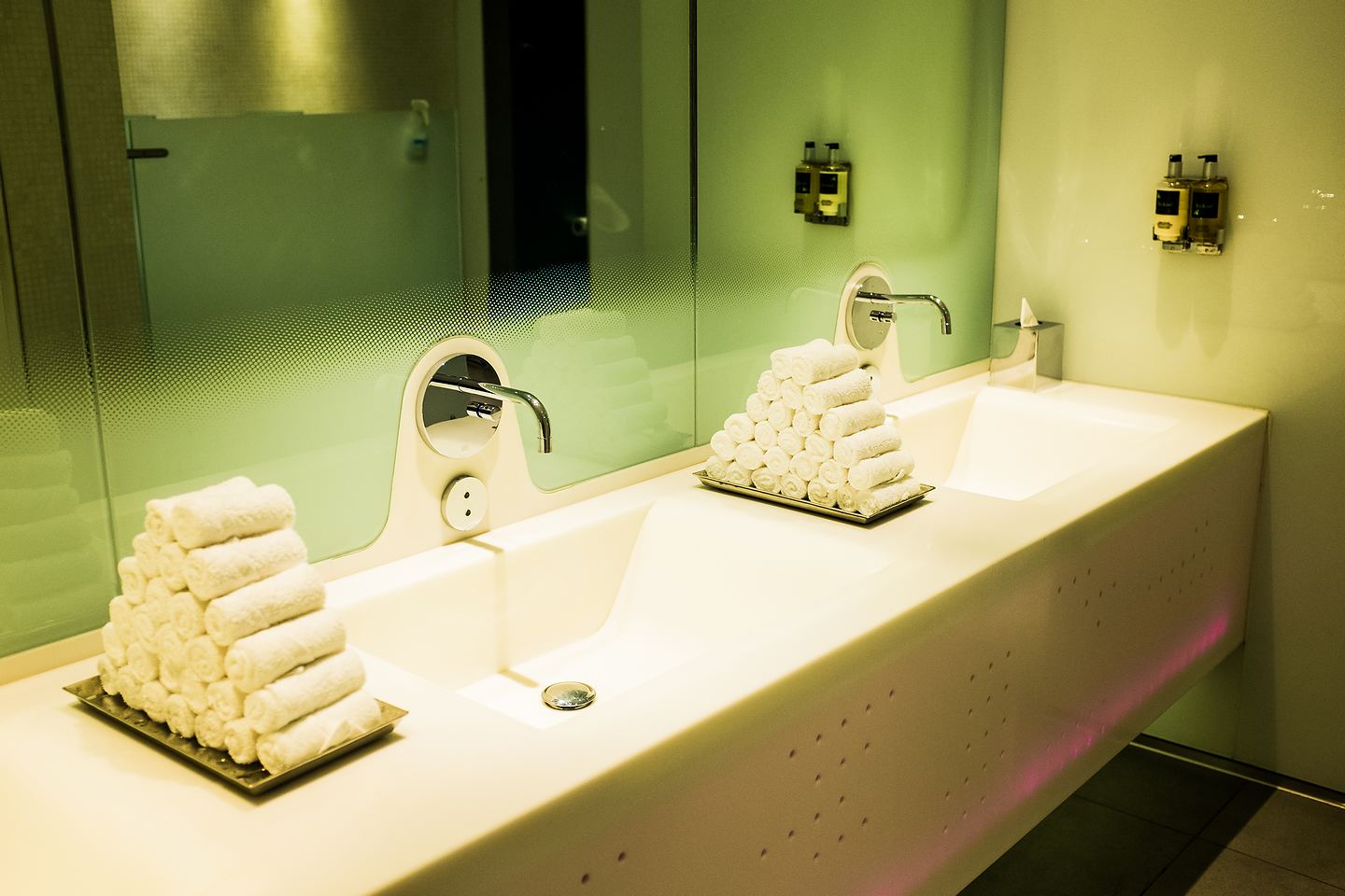 Toaleta w hotelu Yas Viceroy, Abu Dhabi (Emiraty Arabskie)